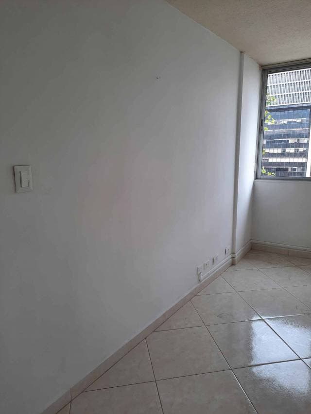 Venta de oficina en edificio La Ceiba — foto 4