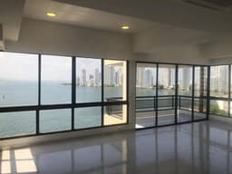 Apartamento en Cartagena frente a la bahía en Edificio Valparaíso