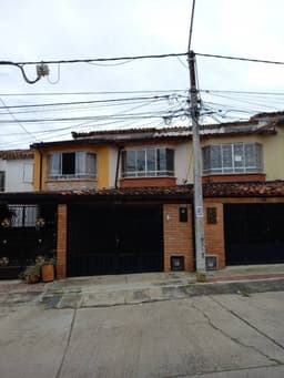 Venta de Casa en Prados del Mutis Vehicular