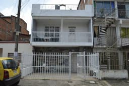 Casa en Cali barrio El Trebol a 2 cuadras de la autopista