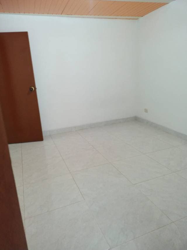 Arriendo hermoso y amplio apartamento. — foto 6