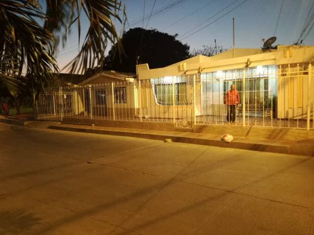 Venta de Casa Esquinera, mas 3 apartamentos — foto 2