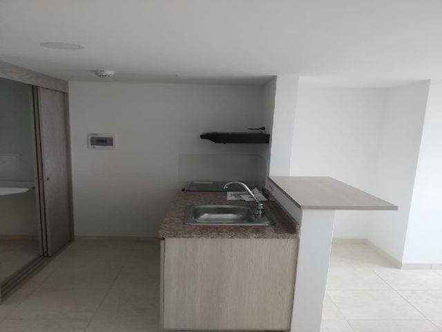 Edificio torre avenida aparta- estudio 1501 — foto 1