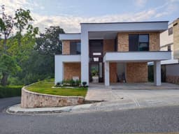 Casa esquinera en Condominio Campestre Terrazas de Mensuli