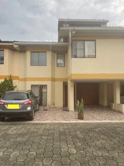 Arriendo Casa de 3 pisos en Condominio Brisas de Guadalupe