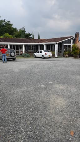 Vendo o Arriendo Bodega apta para cualquier negocio en La Loma del Escobero