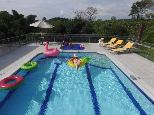 ALQUILO FINCA LA HACIENDA