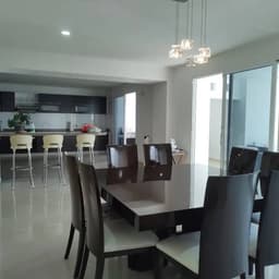se vende lujosa casa