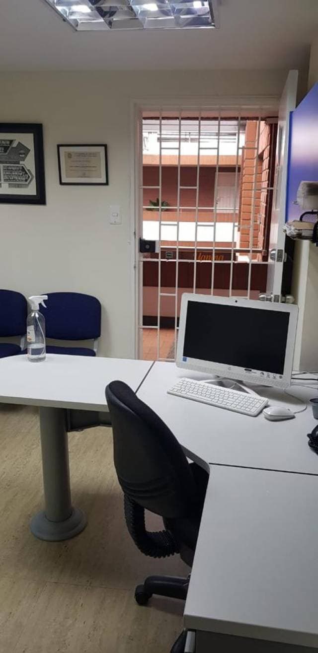 Vendo Oficina en Metro Centro amoblada — foto 1