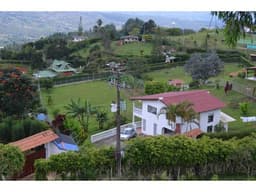 Venta de hermosa casa en Parcelacion Monterrico