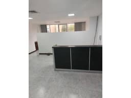 Se vende oficina en el poblado por el campestre