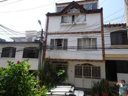 Venta o Permuta Amplia Casa detrás de Acualago, Floridablanca