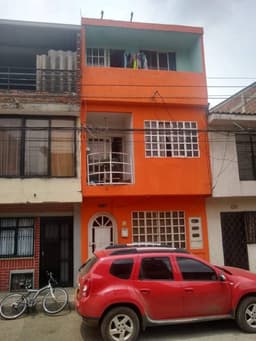 Casa de 3 pisos con 6 apartaestudios barrio Benjamin Herrera