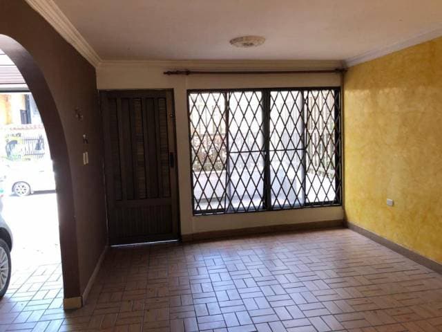 Casa de 2 plantas con terraza techada barrio Las Granjas — foto 4
