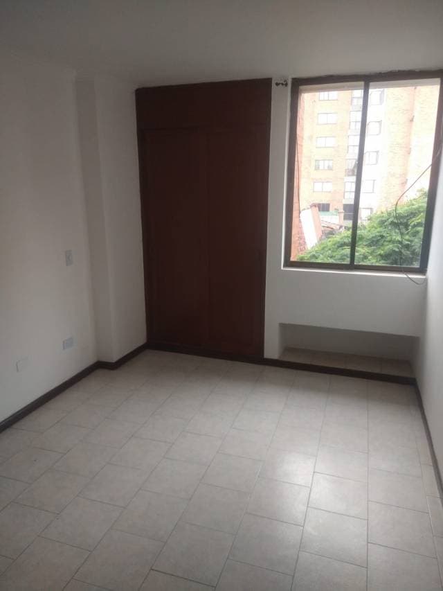 Vendo cómodo apartamento en el Limonar cerca a Premier. — foto 2