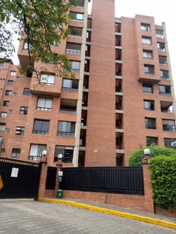 Apartamento en Unidad Residencial Puerta de Hierro