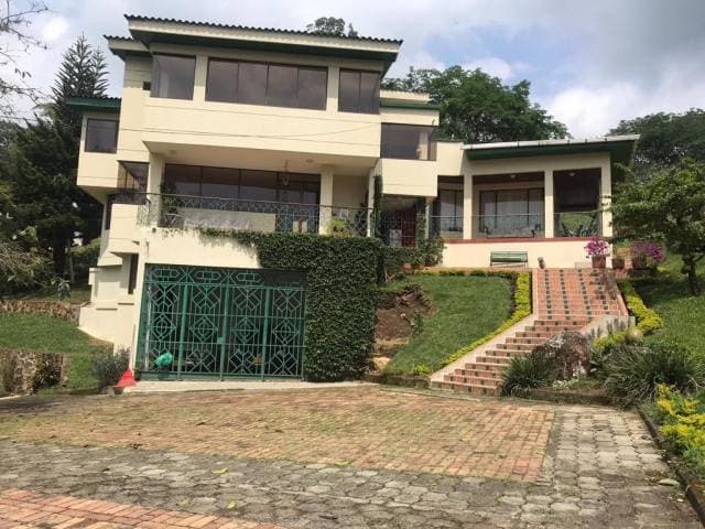 CASA EN PARCELACION CHORRO DE PLATA, PANCE — foto 1