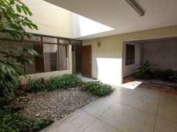 Venta directa. 2 casas en 1 posibilidad de unir para restaurante, hotel, apartaestudio, oficinas