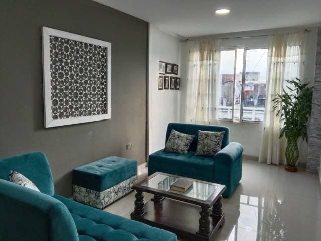 CASA 4 pisos con local EN NUEVA FLORESTA — foto 1