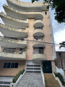 Apartamento en Ciudad Jardin parte baja, cerca a centros comerciales