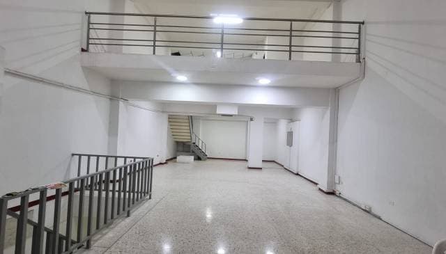 Vendo o Arriendo Local en el Edificio Piel Roja Frente del Edificio Zaccour — foto 1