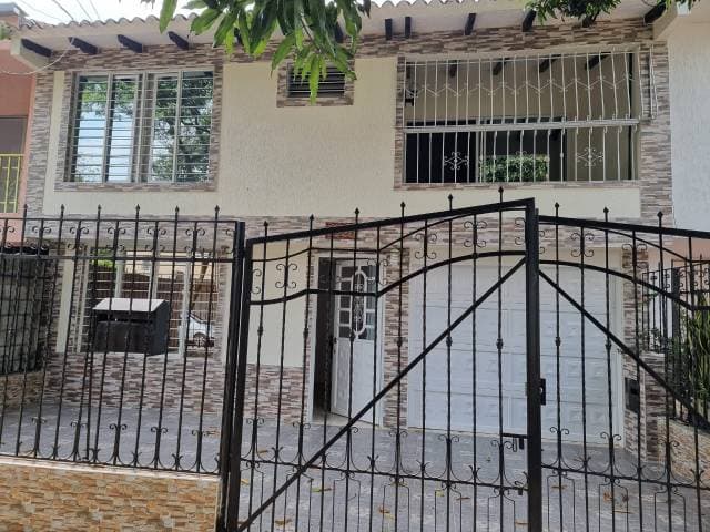 Casa recien remodelada en el barrio El Refugio — foto 1