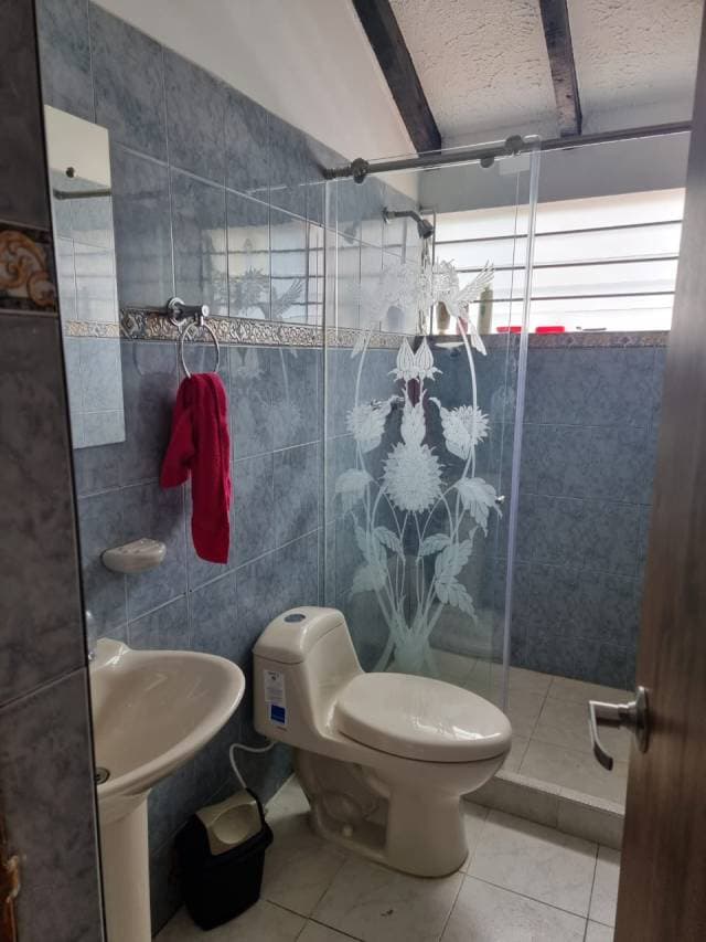 Casa recien remodelada en el barrio El Refugio — foto 7