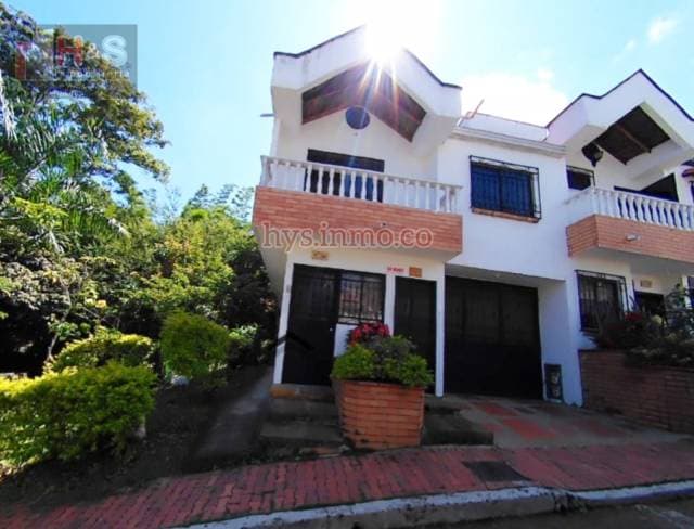 CASA BIFAMILIAR BARRIO SANTA CLARA I — foto 2