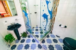 HERMOSA CASA DE 3 PISOS