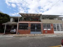 Ganga Espectacular Casa barrio Niza excelente ubicación - Floridablanca