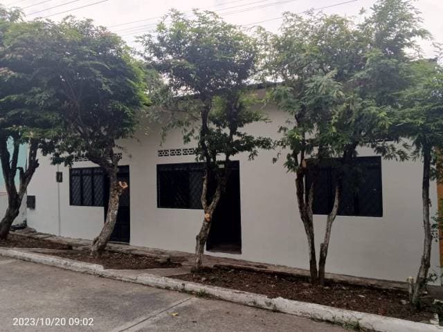 CASA CERCA AL BANCO DE BOGOTA — foto 1