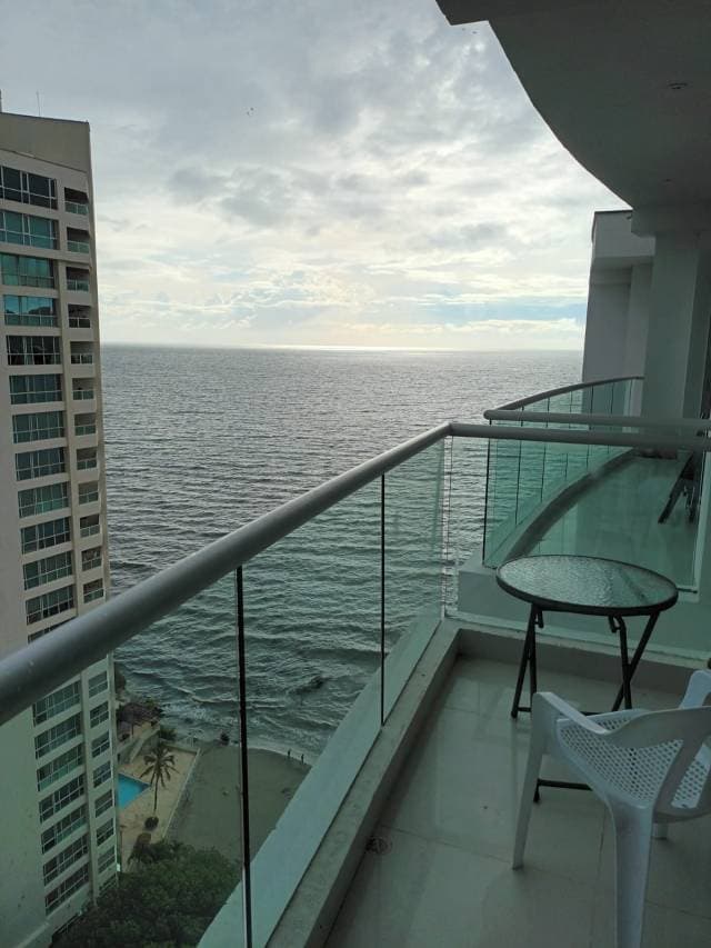 APARTAMENTO EN VENTA EDIFICIO PORTOBELLAGIO, FRENTE AL MAR — foto 2
