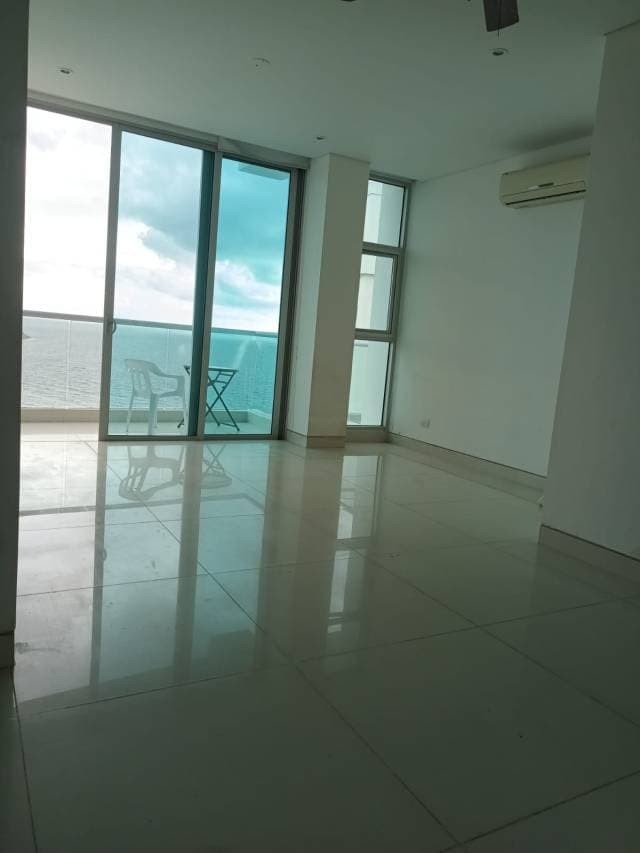 APARTAMENTO EN VENTA EDIFICIO PORTOBELLAGIO, FRENTE AL MAR — foto 4