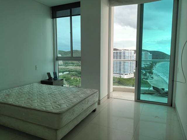 APARTAMENTO EN VENTA EDIFICIO PORTOBELLAGIO, FRENTE AL MAR — foto 7