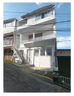 VENDO CASA DE TRES PLANTAS EN VISTA HERMOSA O VILLA DEL MAR (SOLO AL CONTADO)