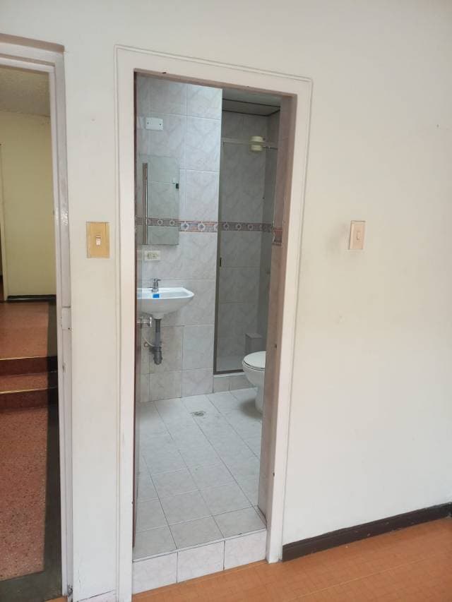 Apartamento en casa de dos pisos — foto 5