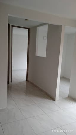 se alquila apartamento segundo piso , remodelado , en unidad cerrada solares del valle - candelaria /poblado campestre