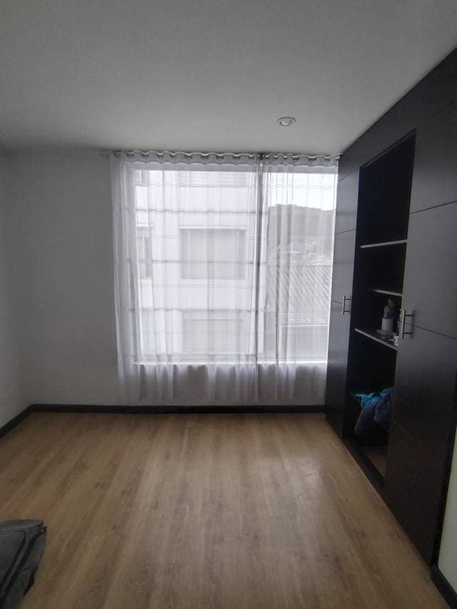 ESPECTACULAR APARTAESTUDIO  EN CEDRO GOLF  ASCENSOR, CON 1 HABITACION INDEPENDIENTE DE LA SALA Y COMEDOR — foto 3