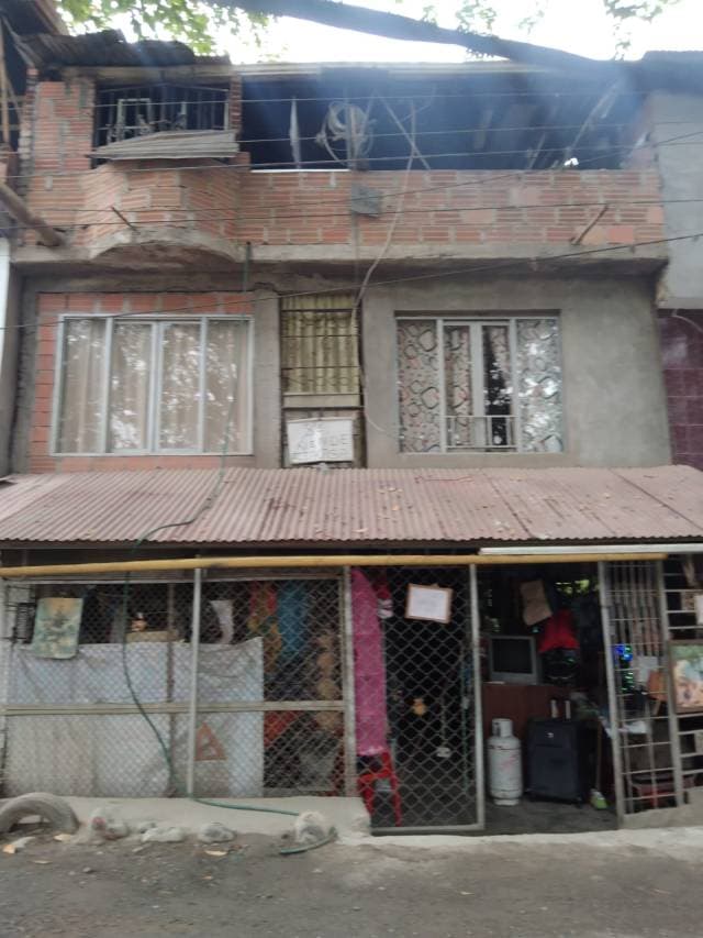 venta de casa familiar de 3 pisos independiente — foto 2