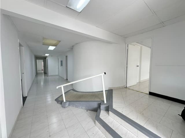 SE ARRIENDA CASA COMERCIAL EN LA CASTELLANA