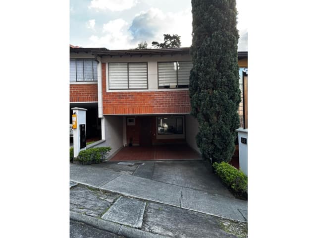 Venta casa con jardin natiral