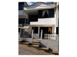 Linda casa iluminada con Pisos independientes, Oferta