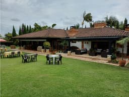 CASA CAMPESTRE EN LLANOGRANDE