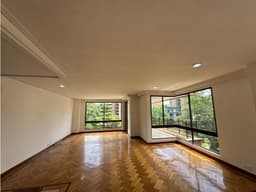 Apartamento amplio en poblado alto