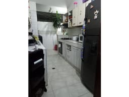 SE VENDE APARTAMENTO EN CAPRI EN PISO 4 DE 104 M2 PARA REMODELAR