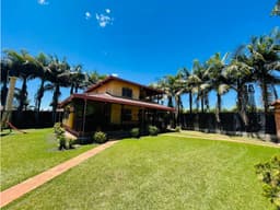 CASA CAMPESTRE DE CONSTRUCCION TRADICIONAL EN LLANOGRANDE