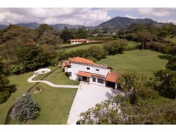 Casa Campestre Independiente vía San Antonio - La Ceja