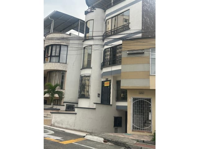 SE VENDE EDIFICIO EN LA CIRCUNVALAR O CADA APARTAMENTO INDEPENDIENTE