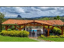 SE VENDE FINCA EN EL PEÑOL ANTIOQUIA