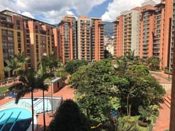 Apartamento iniciando Envigado en Unidad Residencial, excelente ubicación